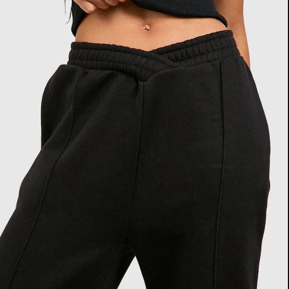 Boohoo | V Waistband Wide Leg Jogger (Tall) - Picture 2 of 9